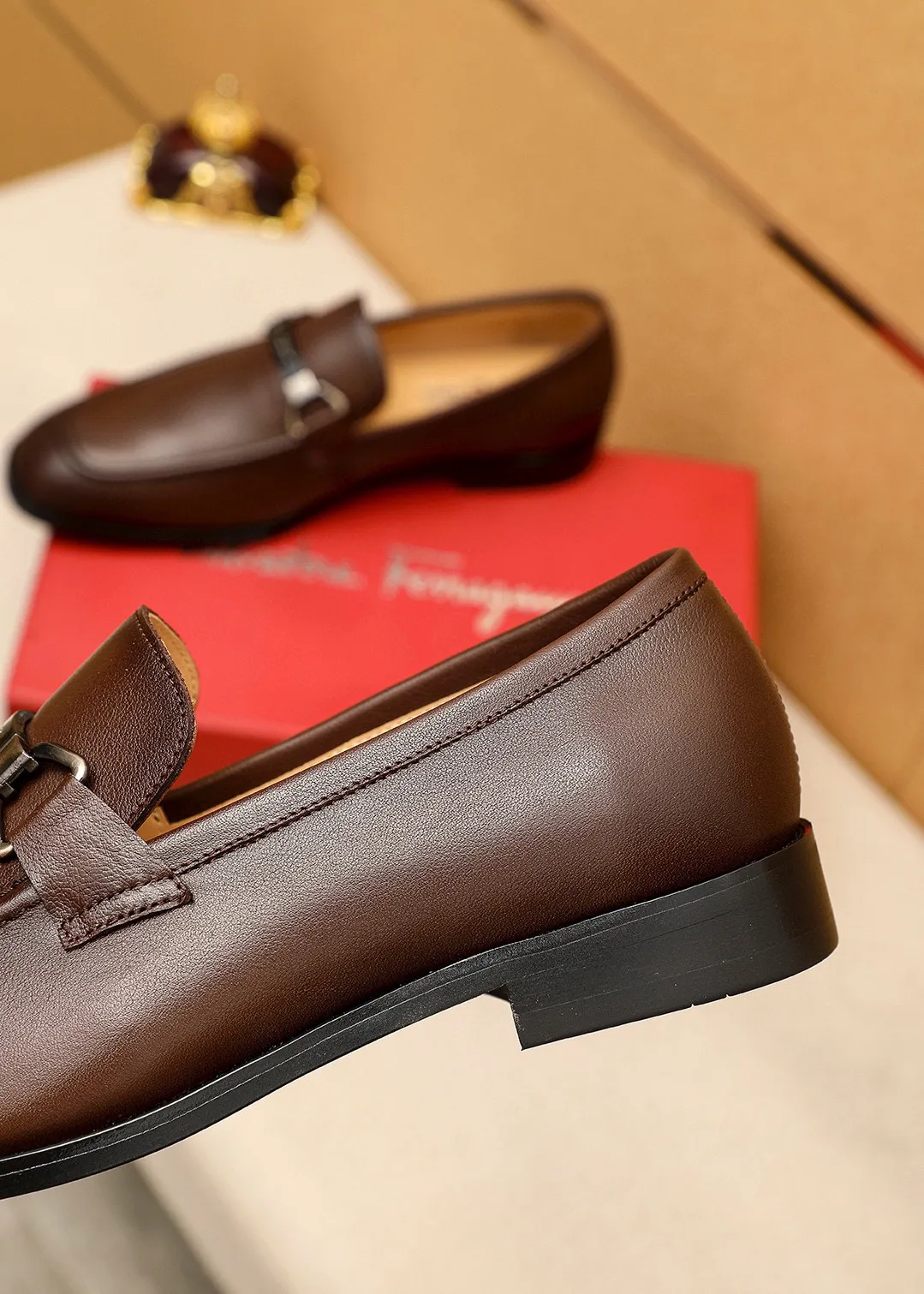 Men's shoes 💰480 💐 Product trademark: Ferragamo "Ferragamo" casual leather shoes Regular size: 38-44 (45.46🉑️customized) Product materials: Selected imported first-layer calfskin upper + luxury hardware buckle, imported water-dyed cow leather lining. Strong three-dimensional visual effect, original rubber outsole Color: 3⃣️colors available